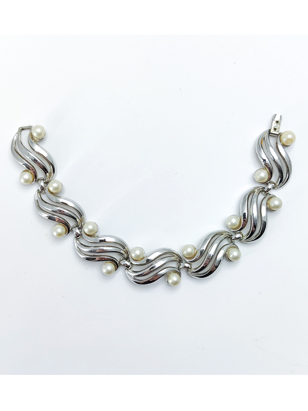 Vintage Signed 60s Crown Trifari Silver Plated Bracelet Earrings w Faux Pearls - Picture 3 of 8
